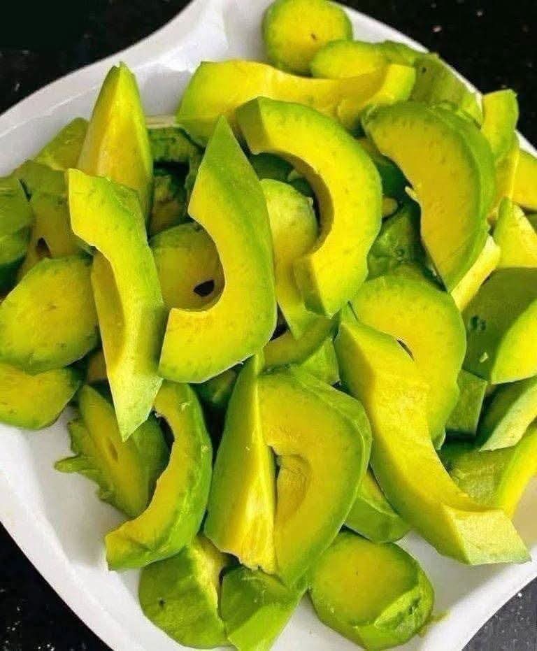Aguacate y salud: nutrientes clave y beneficios respaldados por la nutrición